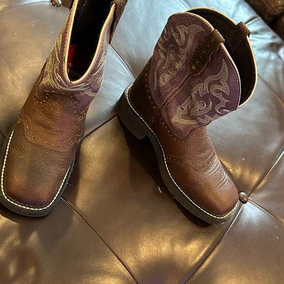 Justin western boot size 7B. Only used once. In excellent condition. - Picture 5 of 6